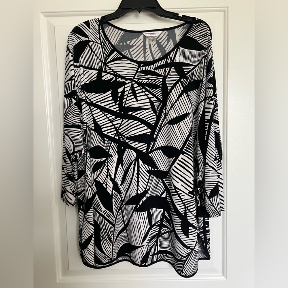Allison Daley Black and White Graphic Tunic with 3/4 Sleeves